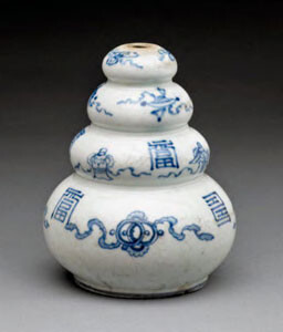White Porcelain Vessel with Character Designs in Underglaze Cobalt Blue 
백자 청화 문자무늬 병
白磁靑畫文字文甁