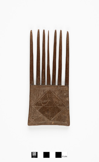 Vertical wooden comb with square handle with carved decorations including two birds.