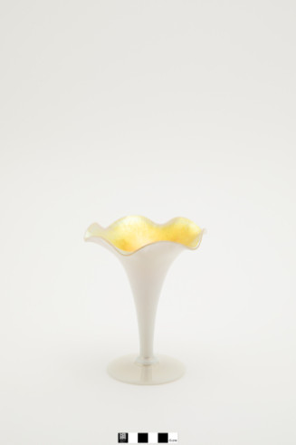 Stemmed vase in white calcite with gold Aurene interior